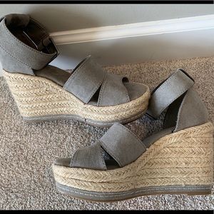 Universal Threads Gray Wedge Sandal. Never worn